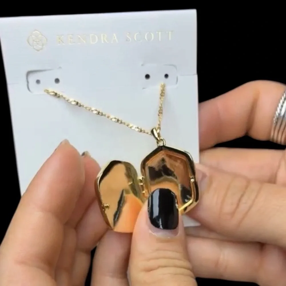 Kendra Scott x LoveShackFancy Daphne Gold Locket Necklace - Picture 15 of 16